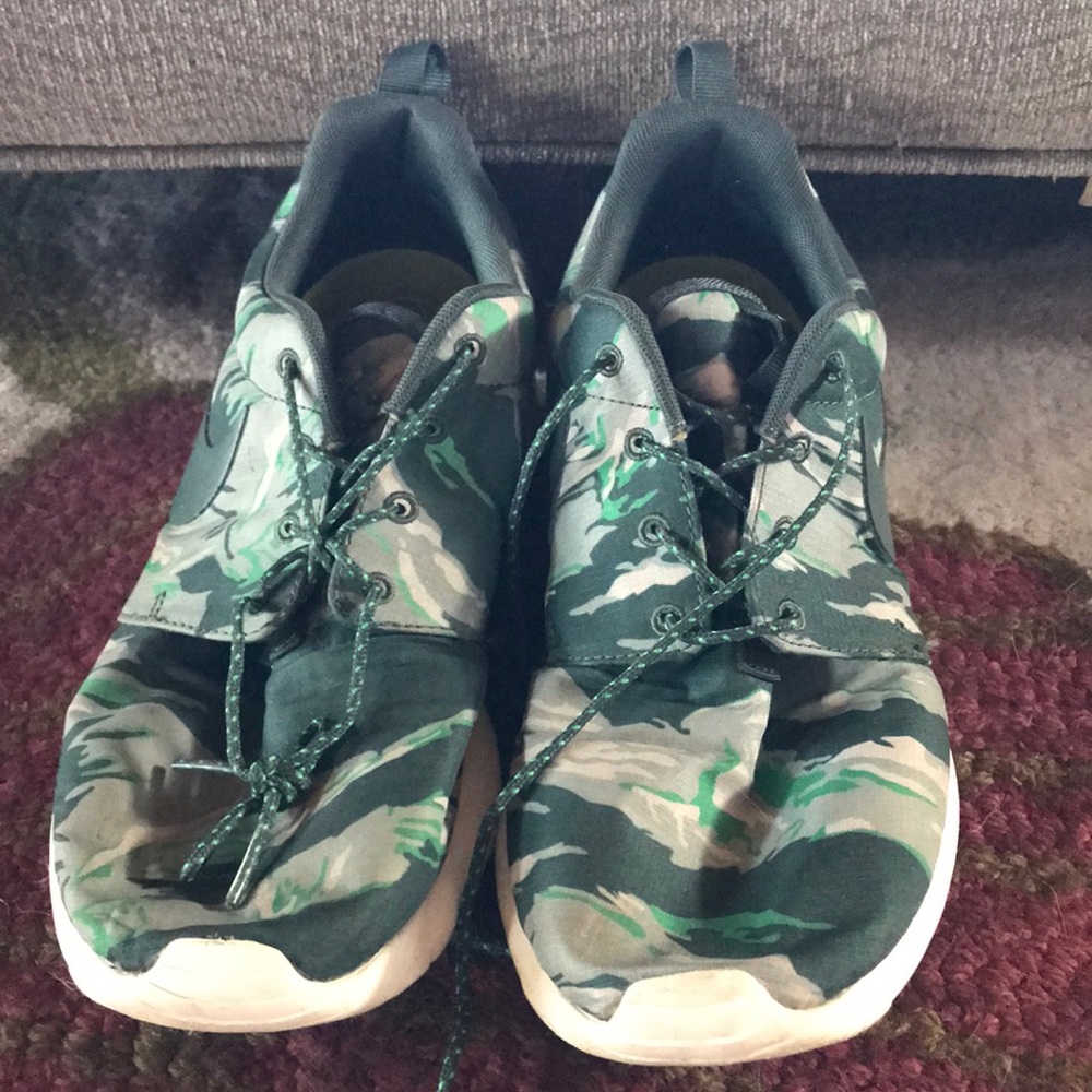 Nike Roche Green Camo Size 8.5